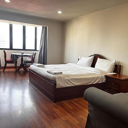 Affordable Serviced Apartments In Nana Omni Tower - Prime Sukhumvit Location Bangkok Exterior photo