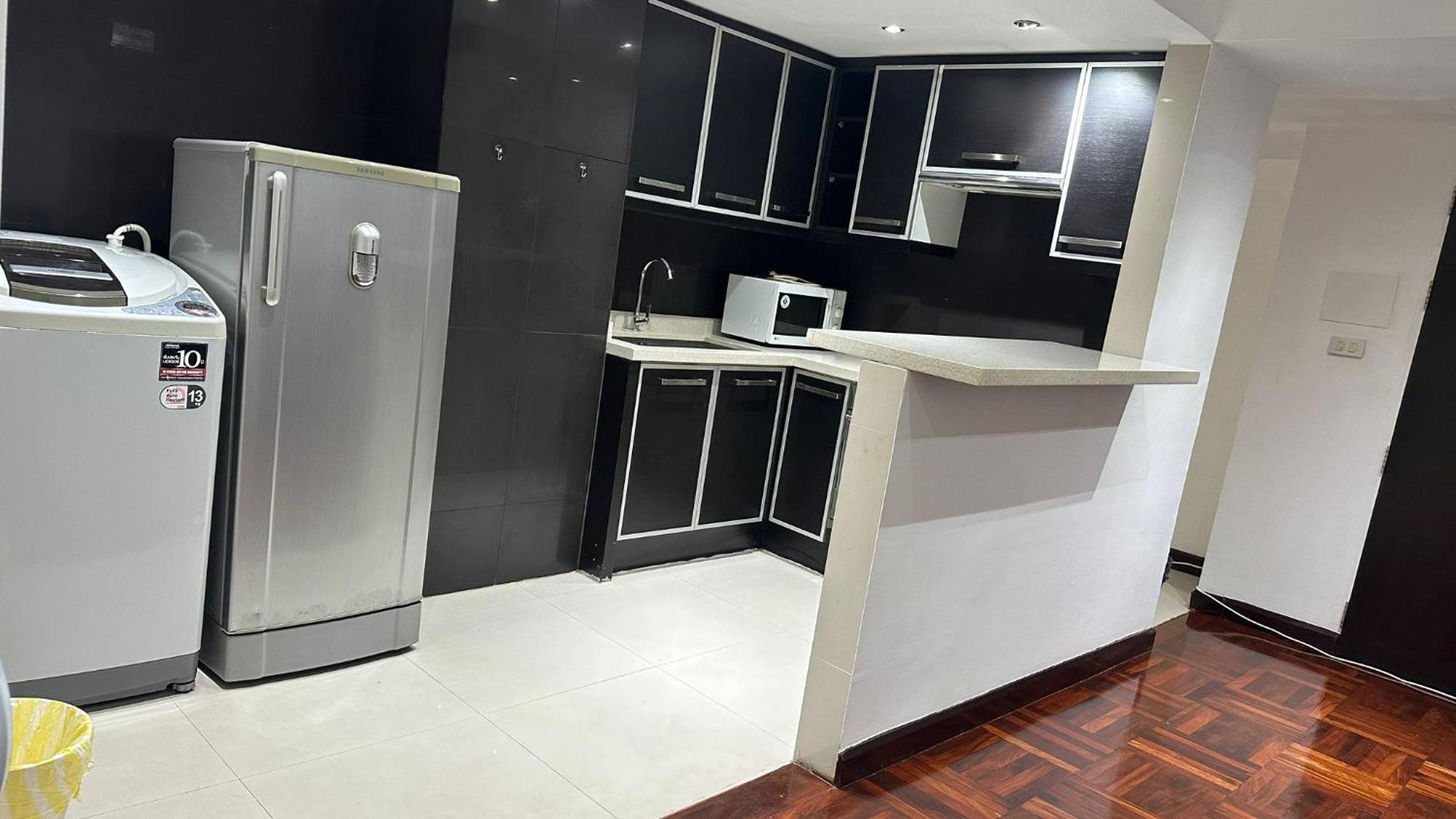 Affordable Serviced Apartments In Nana Omni Tower - Prime Sukhumvit Location Bangkok Exterior photo