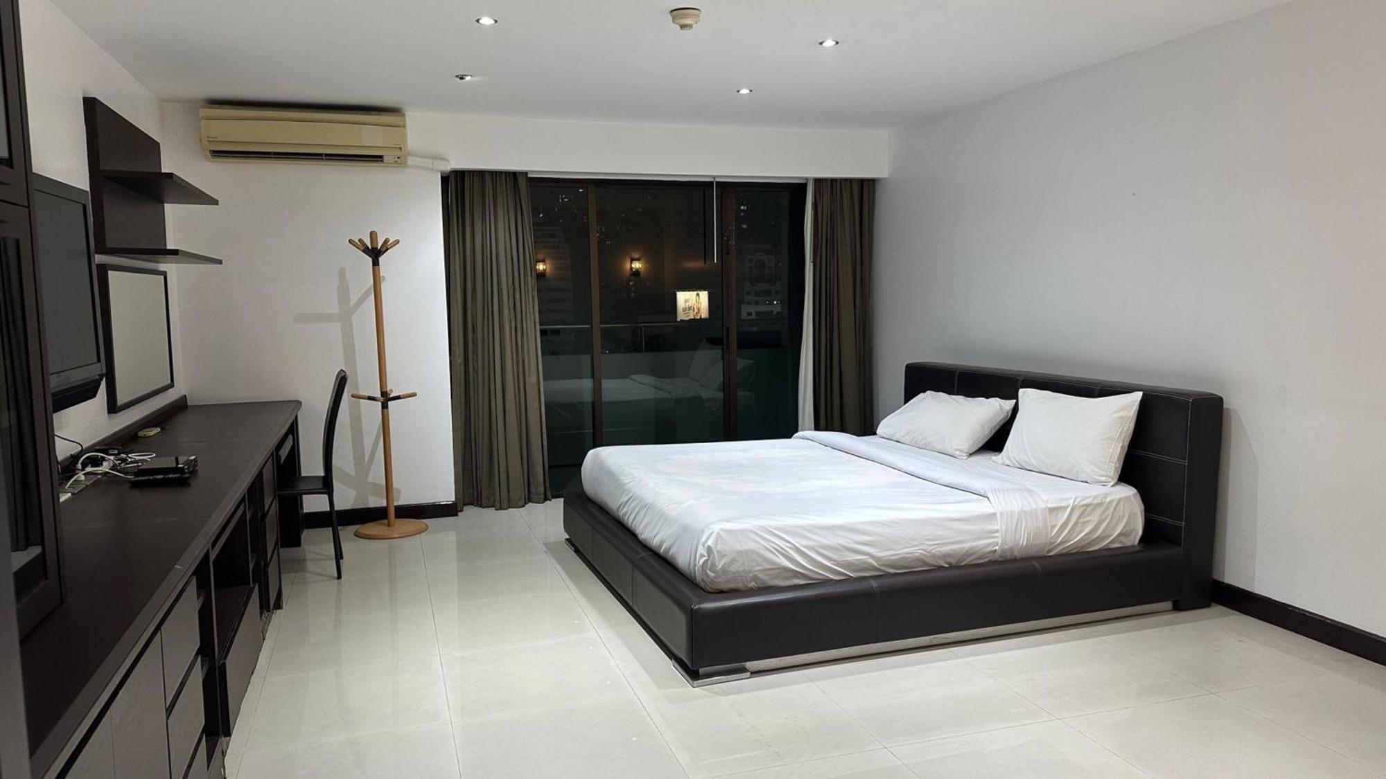 Affordable Serviced Apartments In Nana Omni Tower - Prime Sukhumvit Location Bangkok Exterior photo