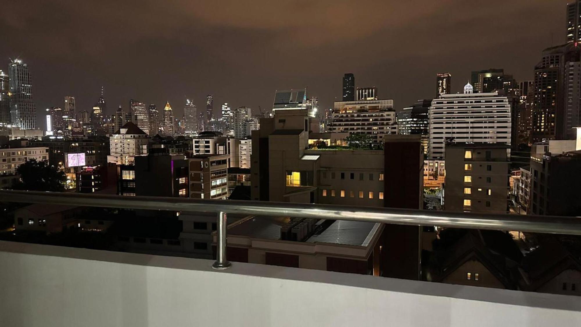 Affordable Serviced Apartments In Nana Omni Tower - Prime Sukhumvit Location Bangkok Exterior photo