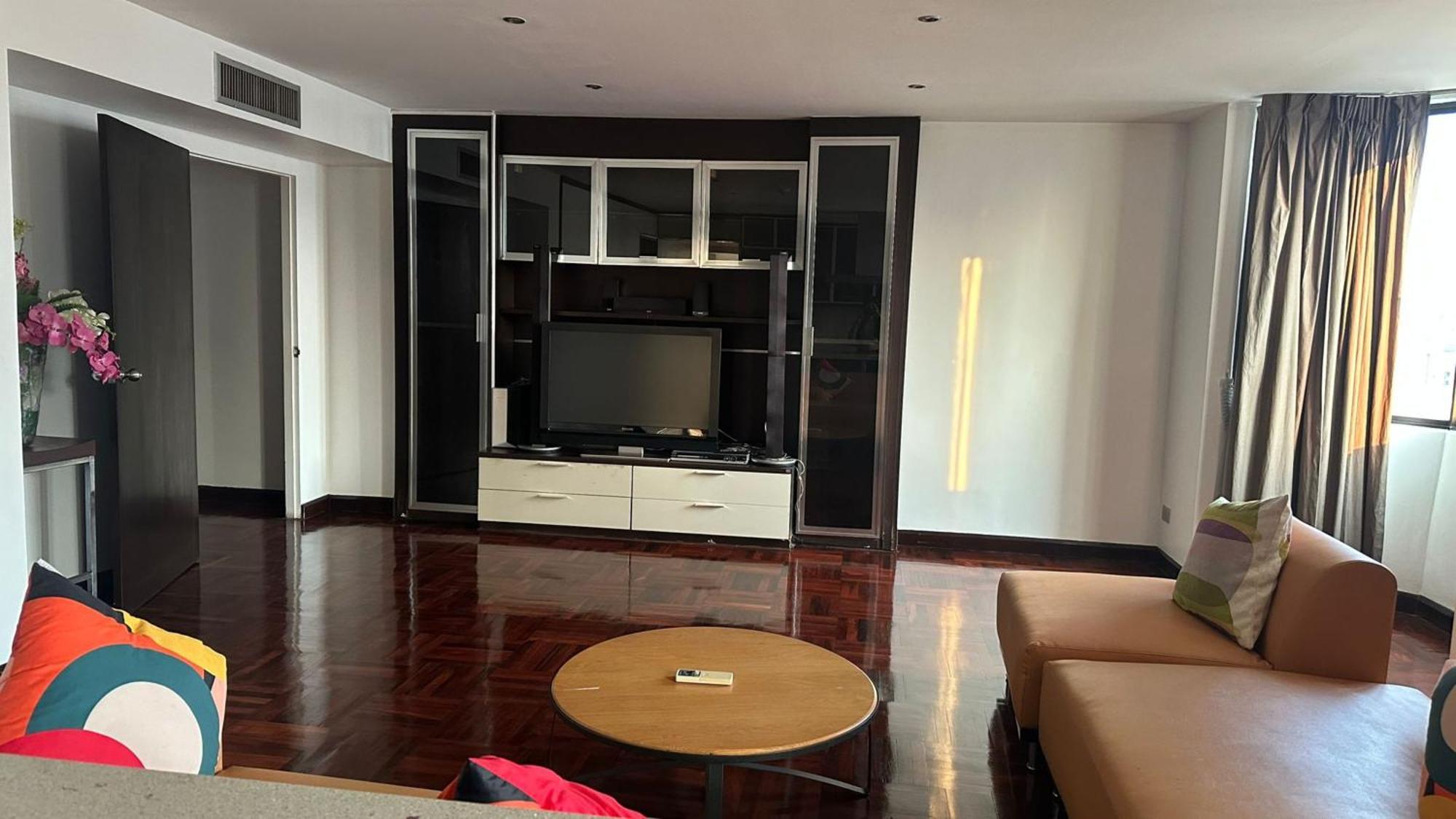 Affordable Serviced Apartments In Nana Omni Tower - Prime Sukhumvit Location Bangkok Exterior photo