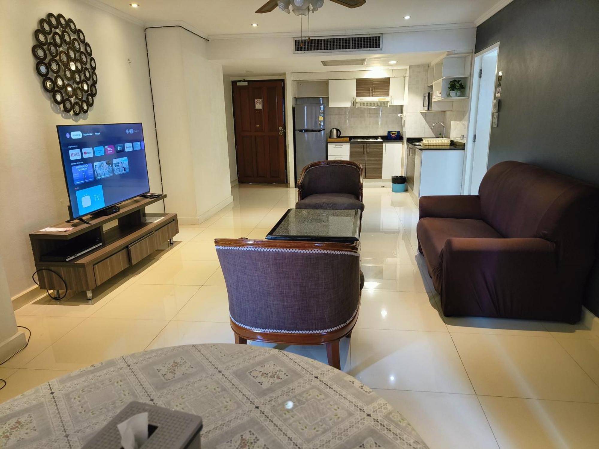 Affordable Serviced Apartments In Nana Omni Tower - Prime Sukhumvit Location Bangkok Exterior photo