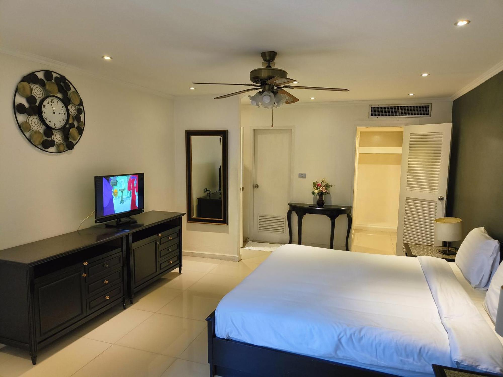 Affordable Serviced Apartments In Nana Omni Tower - Prime Sukhumvit Location Bangkok Exterior photo
