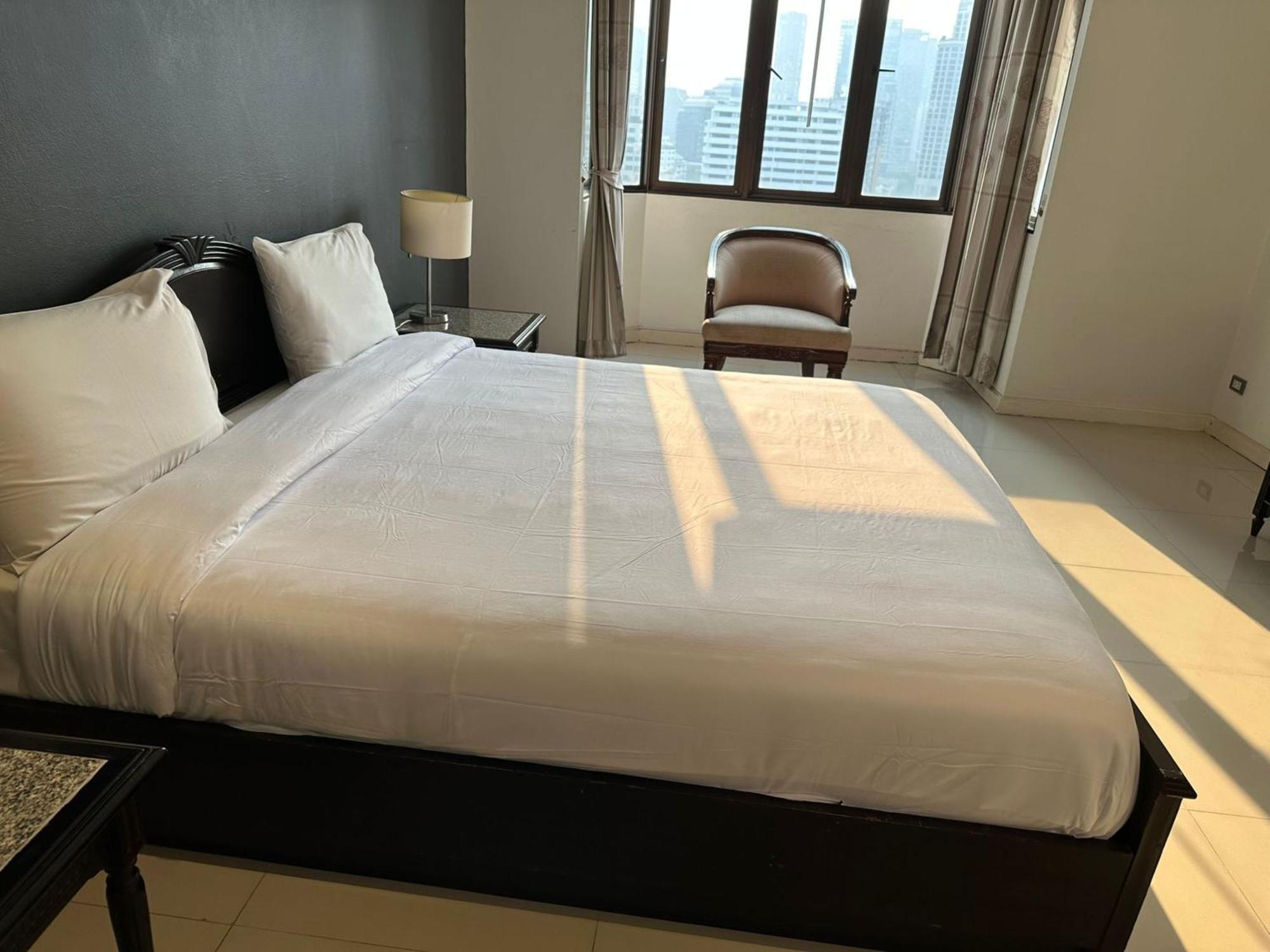 Affordable Serviced Apartments In Nana Omni Tower - Prime Sukhumvit Location Bangkok Exterior photo