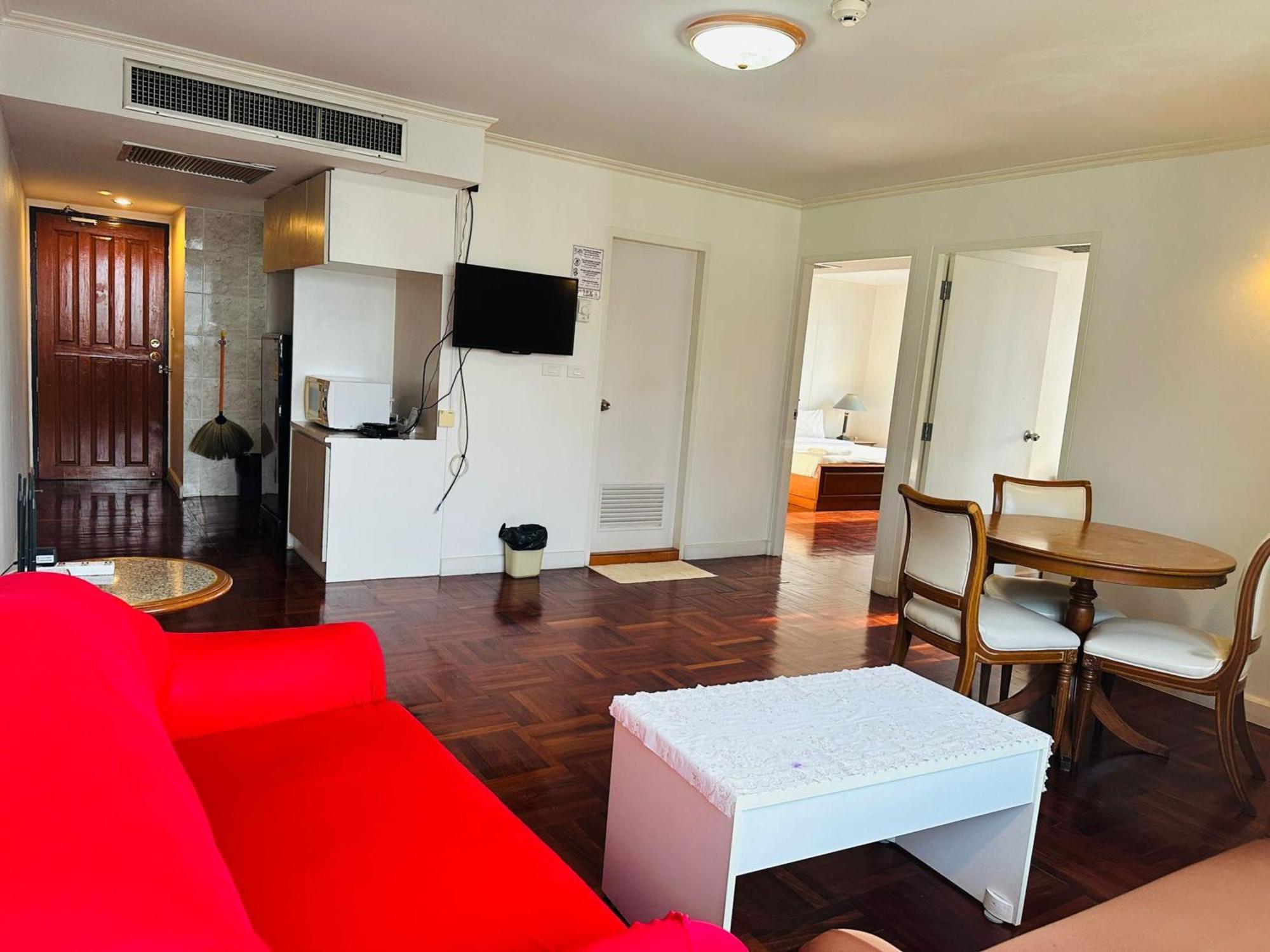 Affordable Serviced Apartments In Nana Omni Tower - Prime Sukhumvit Location Bangkok Exterior photo