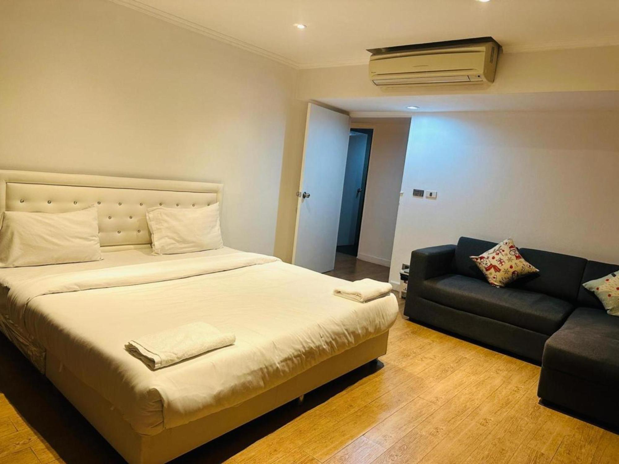 Affordable Serviced Apartments In Nana Omni Tower - Prime Sukhumvit Location Bangkok Exterior photo